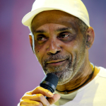 Frankie Beverly, lendário cantor de soul e R&B, morre aos 77 anos