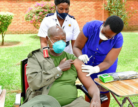 África: Organização Mundial da Saúde aconselha composição atualizada da vacina para enfrentar a evolução do SARS-CoV-2