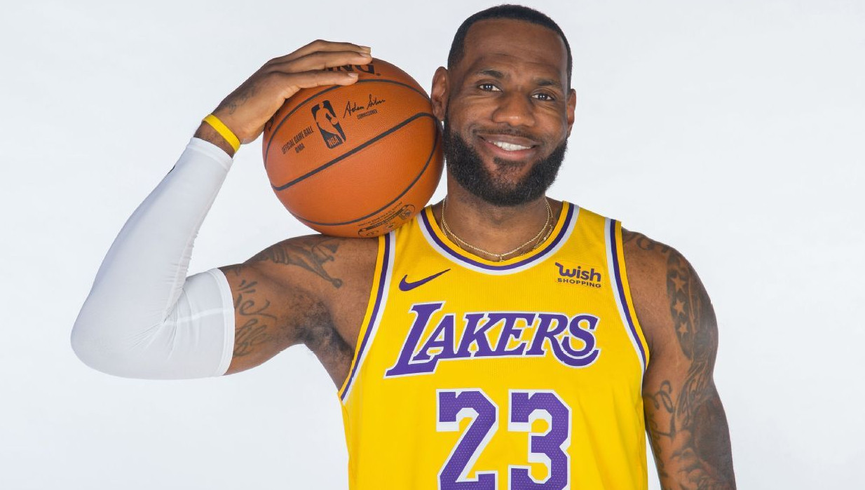 Fora dos playoffs da NBA, LeBron quer tempo com a família antes de Paris 2024