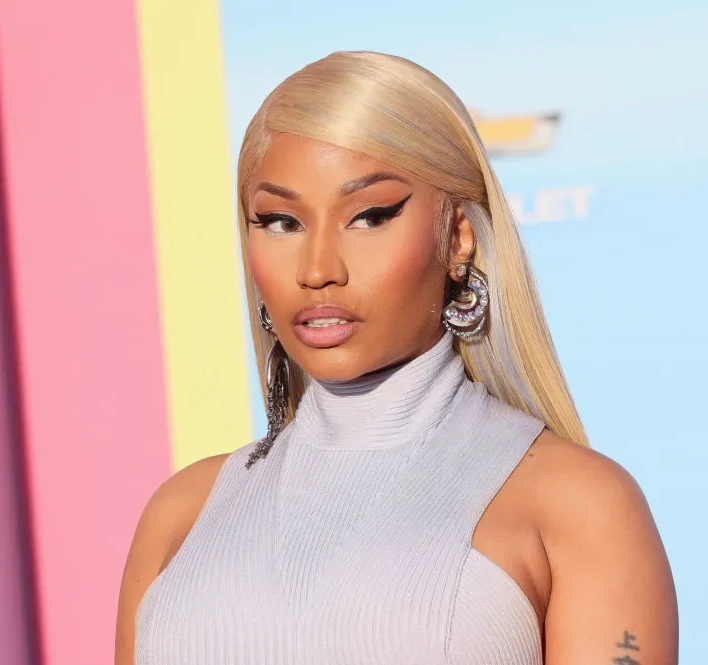 Nicki Minaj pede desculpas por adiar show após ser detida na Holanda