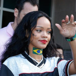 Rihanna afirma que torcia para o Brasil na infância e revela carinho por Ronaldinho Gaúcho