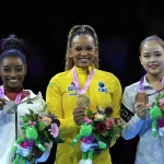 Rebeca Andrade repercute fala de Simone Biles sobre a 'rivalidade' das duas nas Olimpíadas