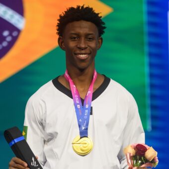 Henrique Marques faz história e emociona o país ao conquistar o Mundial de Taekwondo