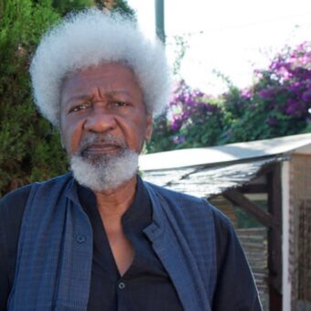 EUA revogam visto de Wole Soyinka, e Nobel nigeriano reage com ironia: “Estou muito feliz com a decisão”
