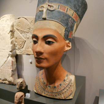 Alemanha volta a ser pressionada a devolver o busto de Nefertiti ao Egito