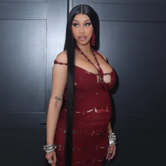 Cardi B anuncia nascimento de seu quarto filho ao som de nova música e reflete sobre nova fase da vida