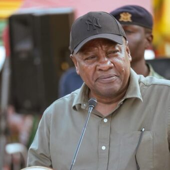 Presidente de Gana apoia projeto que torna ilegal se identificar como LGBTQIAPN+