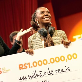 Betty Mae Agi vence o The Best Speaker Brasil 2025 em uma final que mostrou que a potência preta também existe no silêncio