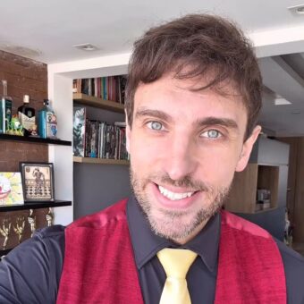 Humorista Léo Lins é absolvido pela Justiça e pena de prisão por discurso discriminatório é anulada