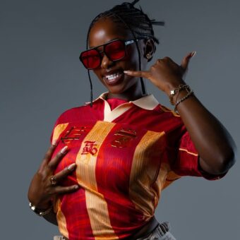 Nova camisa da Seleção de Uganda é revelada com tons nacionais e emblema do grou-coroado-cinzento