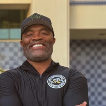 Anderson Silva, lenda do UFC, inicia treinamento para carreira policial nos EUA