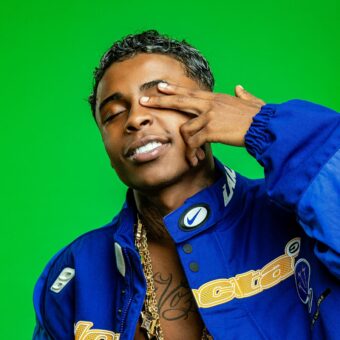 MC Meno K assina com a Warner Music após se tornar o artista masculino mais ouvido do Brasil