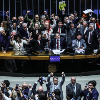 Câmara aprova fim da escala 6×1 em dois turnos