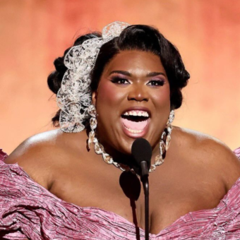 Figurinista faz história e se torna a primeira pessoa trans assumida a vencer um Tony Awards