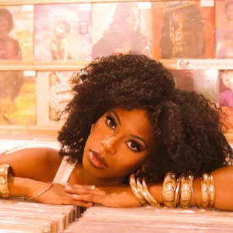 MC Soffia lança espaço voltado à autoestima, identidade e educação antirracista