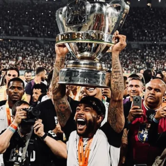Corinthians não renova com Memphis Depay e jogador acusa diretoria de romper acordo de renovação