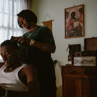 Malcolm VL lança clipe de “Sorrisos e Lágrimas” onde explora saúde mental, memória e identidade