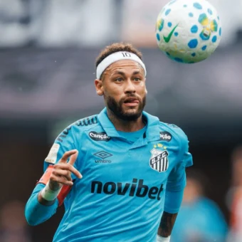 Neymar sofre nova lesão na coxa e preocupa Santos após eliminação para o Palmeiras