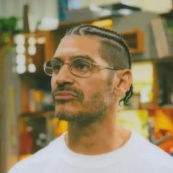 Criolo revisita “Nó na Orelha” 15 anos depois e reencontra a força de um clássico no Tiny Desk Brasil