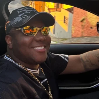 MC Jvila alcança Top 10 entre os artistas mais ouvidos do Brasil com “Geme Baixo” e ultrapassa 1 milhão de reproduções