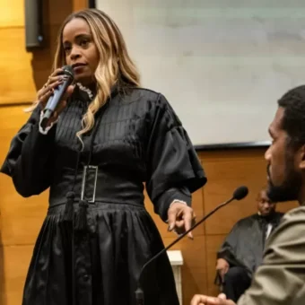 Roberta Rodrigues se emociona ao celebrar primeira protagonista: “Minha filha está aqui podendo assistir isso”