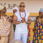 Rapper Ja Rule compartilha fotos de nova construção de escola em Gana