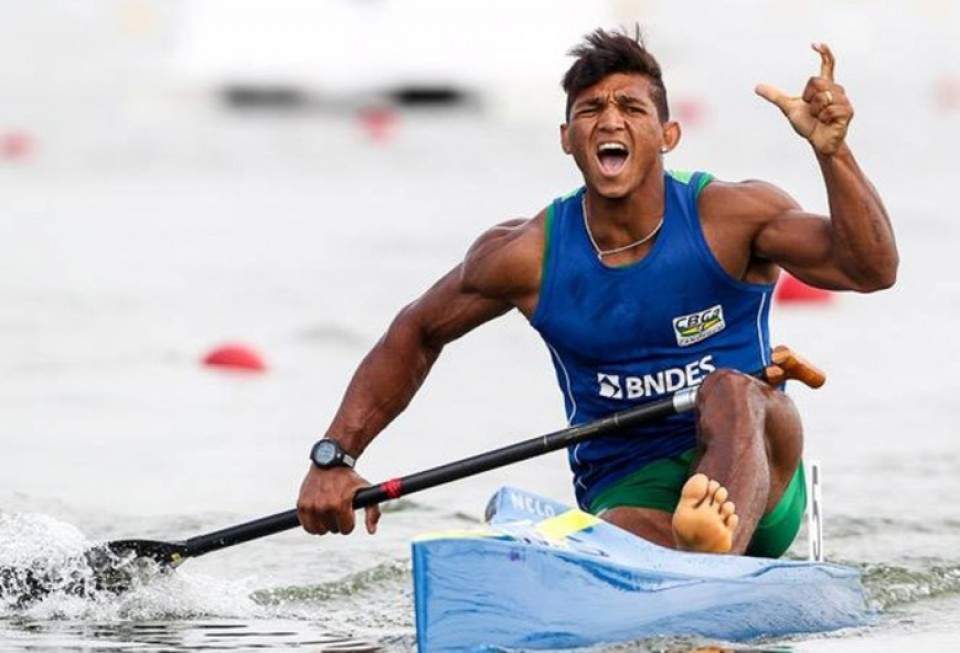 isaquias-queiroz-medalha-canoagem