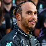 Lewis Hamilton se despede da Mercedes com emoção e mira futuro na Ferrari em 2025