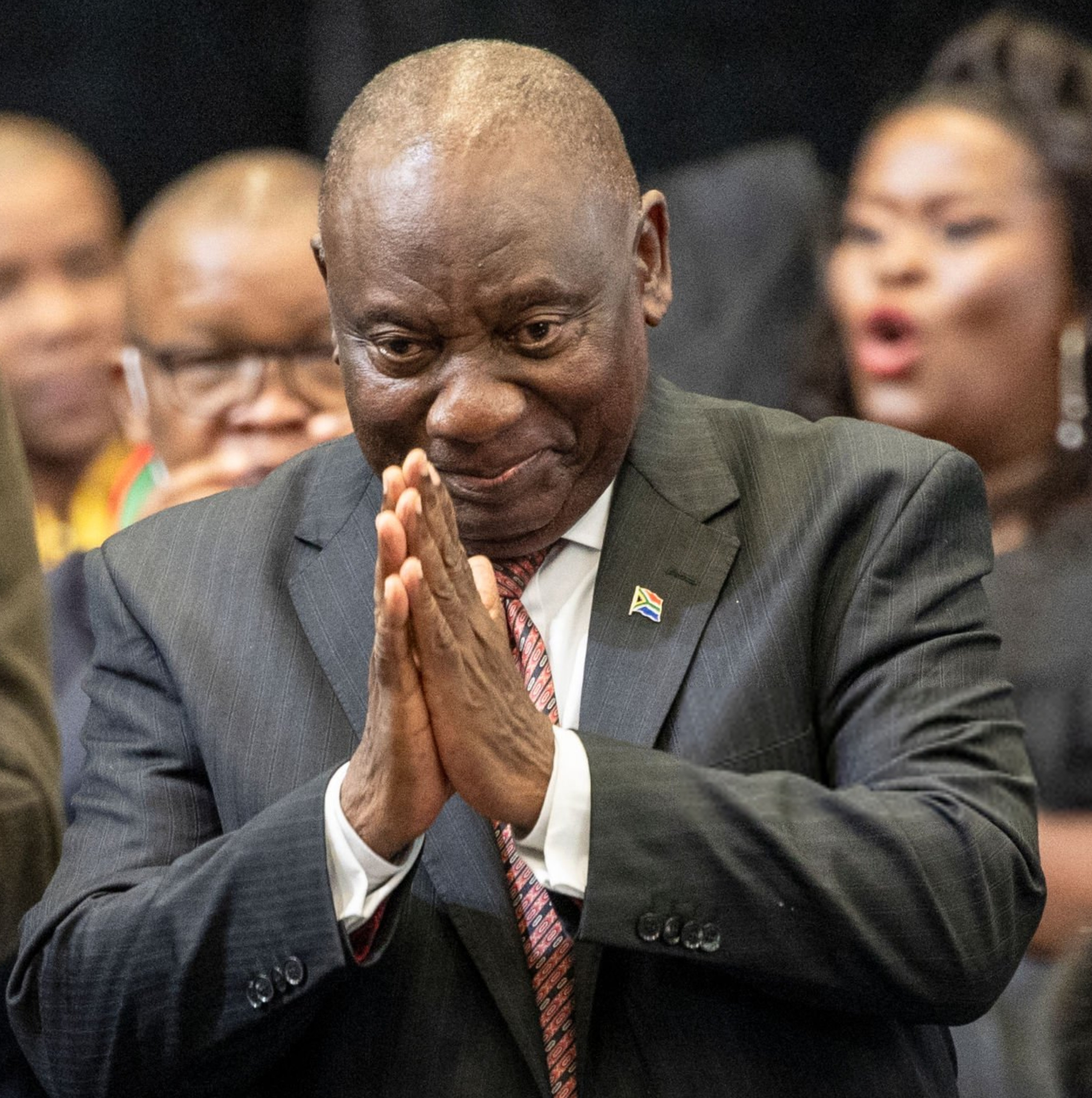 Cyril Ramaphosa é reeleito presidente da África do Sul