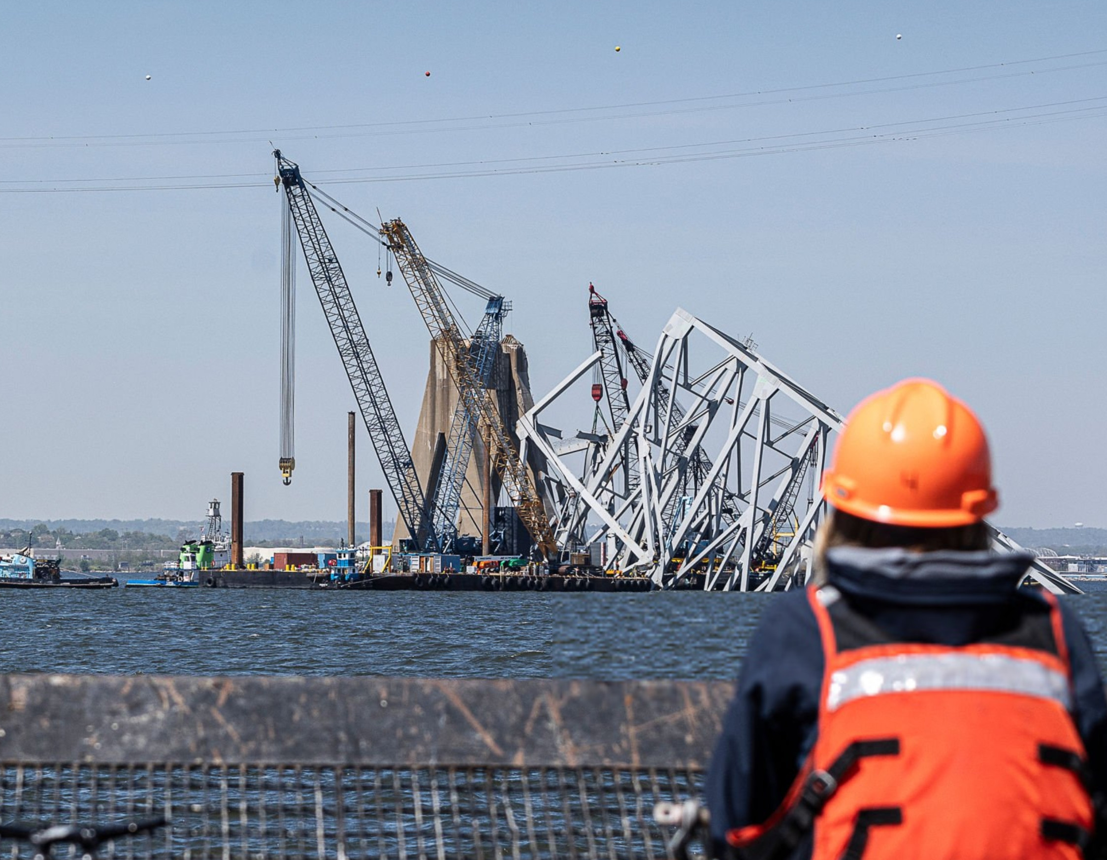 EUA mantêm presa há quase 2 meses tripulação de navio que derrubou ponte