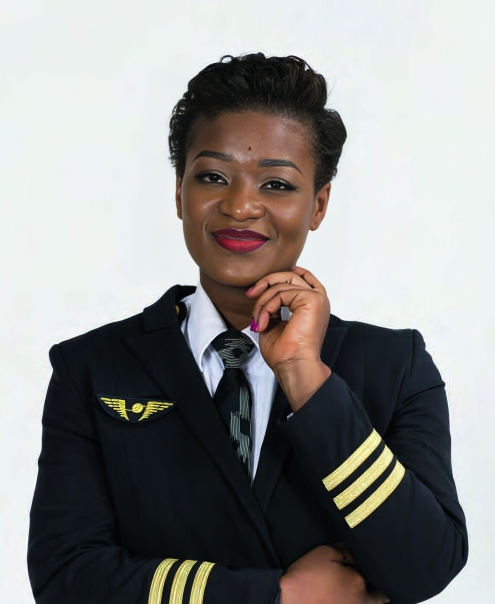 Ex-comissária de bordo se torna a primeira piloto negra de uma companhia aérea comercial na Costa do Marfim