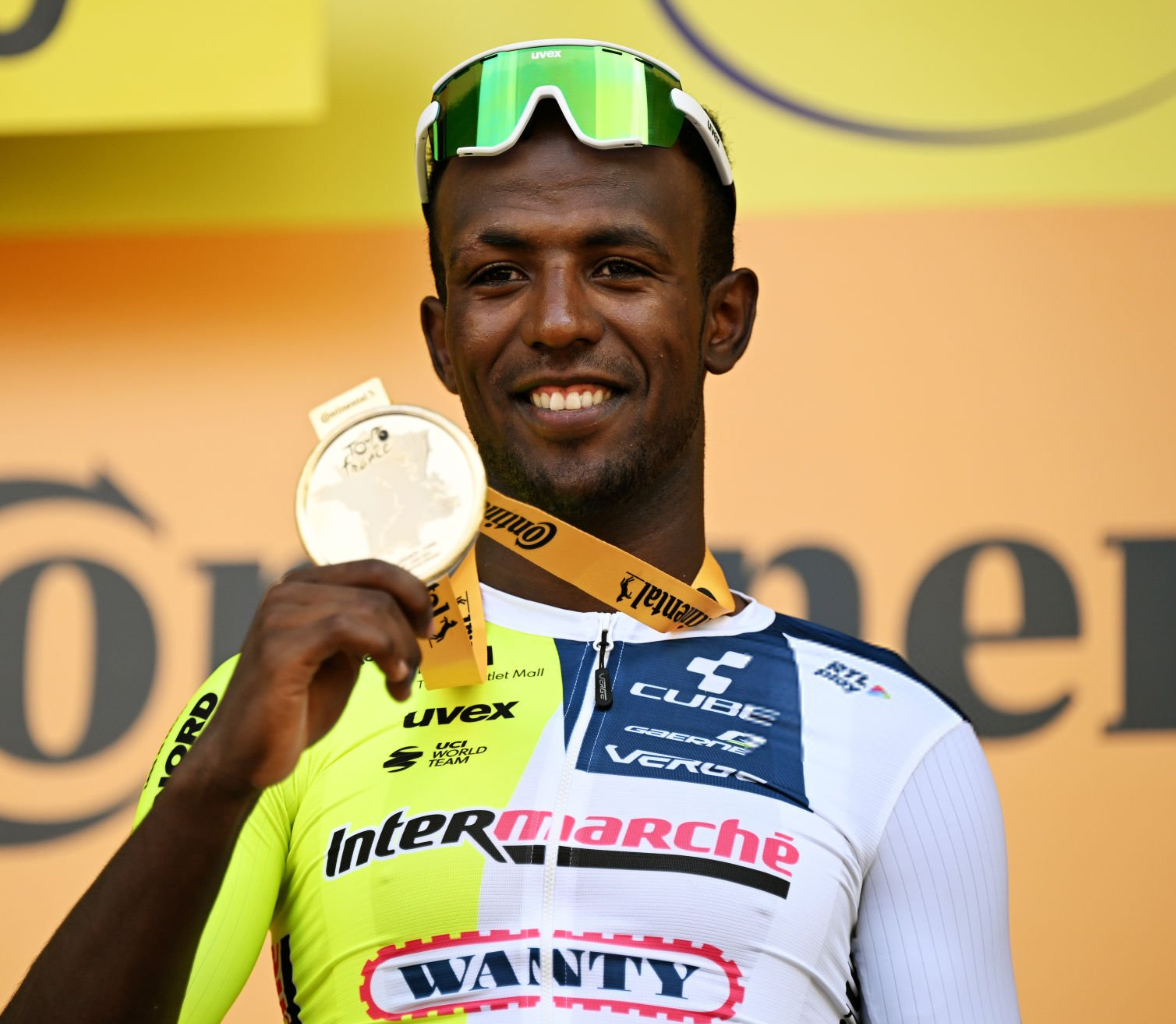 O ciclista Biniam Girmay fez história ao se tornar o primeiro africano a vencer uma etapa do ‘Tour de France’