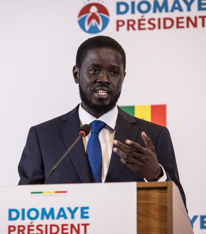 Senegal começa a produzir petróleo e presidente promete benefícios