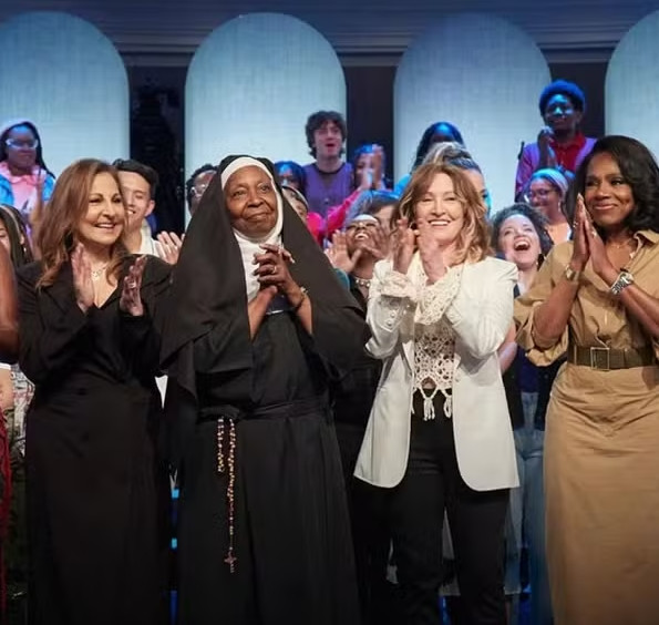 Whoopi Goldberg reúne elenco de 'Mudança de Hábito 2' e recria cenas 30 anos depois