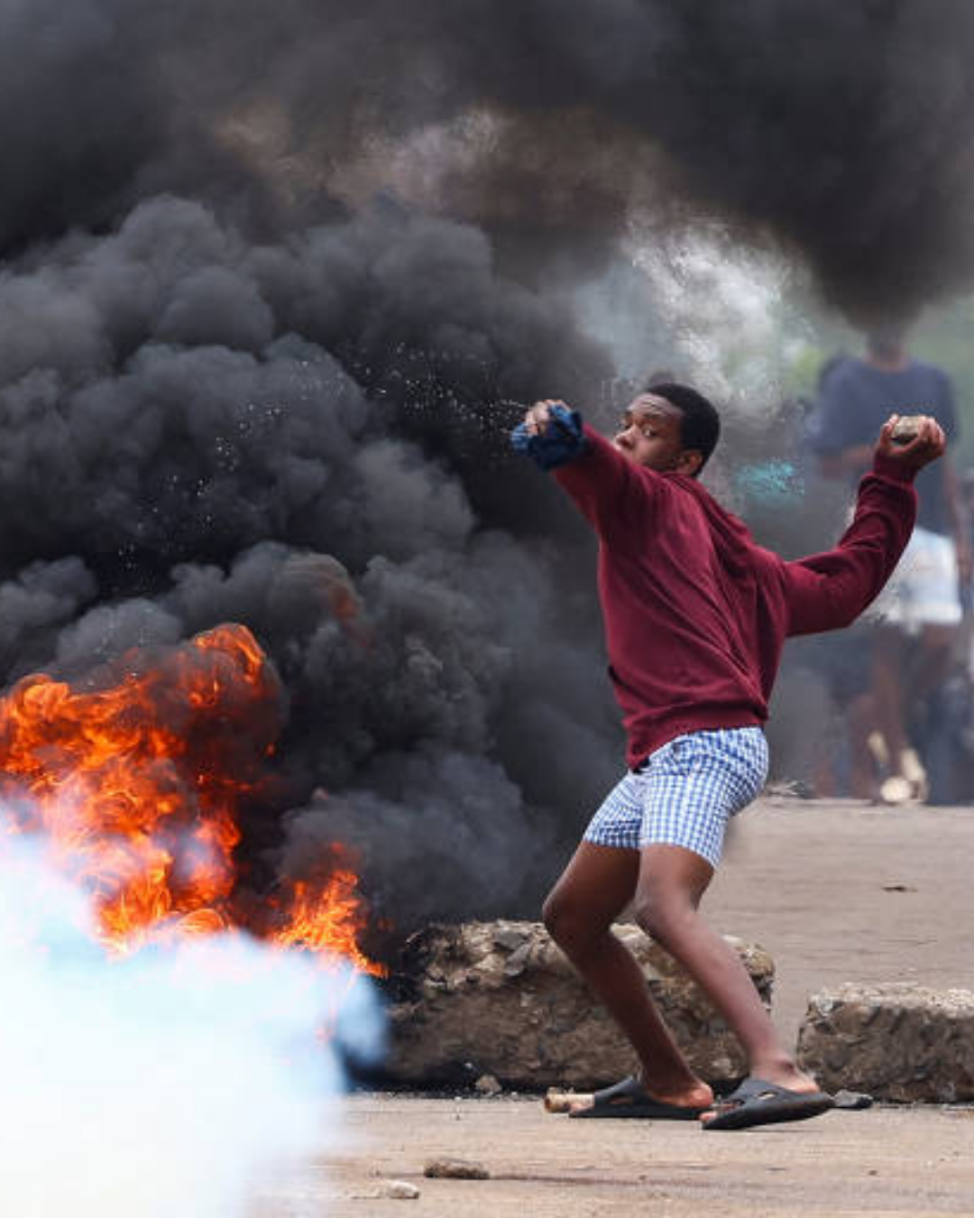 Protestos em Moçambique fecham temporariamente principal fronteira com a África do Sul (2)